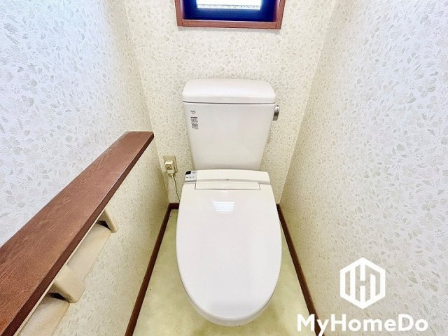 明るく清潔感溢れるトイレです。