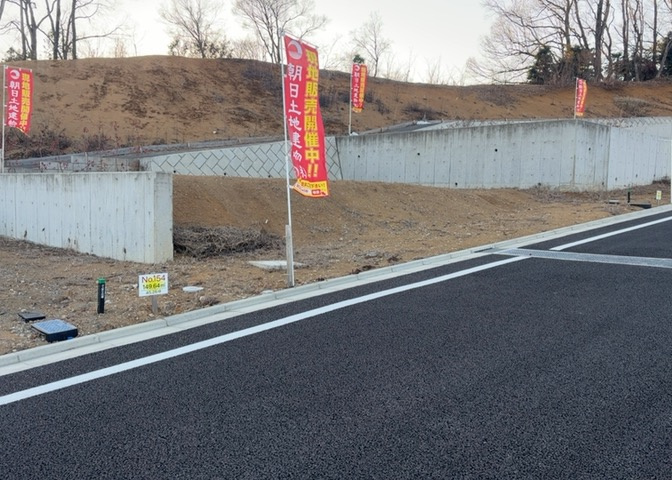 人が暮らすうえで日光は大切な要素となります。日当たりの良さは譲れないポイントですね。併せて近くに大きな建築物の建築予定がないか、あるいはそれが可能な土地が近くにないか事前に確認することもお勧めします。
