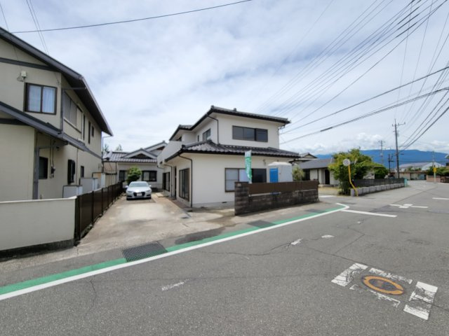 甲斐市西八幡　中古戸建　角地　LDK20帖　玉幡小学迄歩8分　