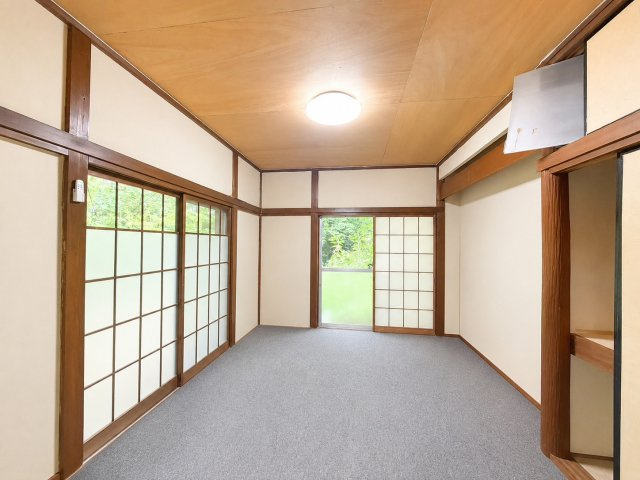 ◆気持ちの良い風が室内へ入り込む居室。家具を配置しても広々ご利用いただけます！！　※AI加工をしております。