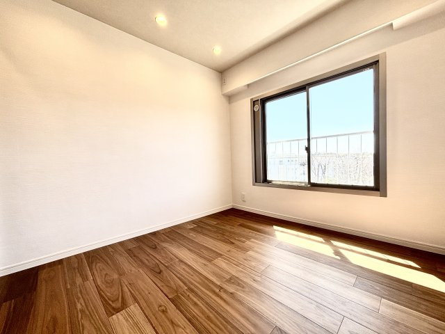 ◆柔らかい陽光が差し込む明るいお部屋を演出する設計。彩光の取れる窓が気持ちの良いお部屋を創り上げます。