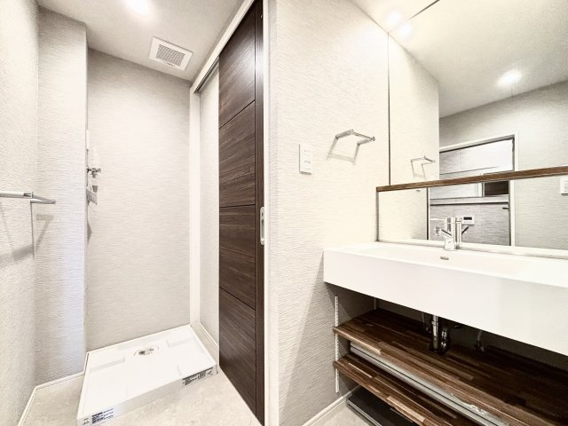 ◆毎日使う場所だから、機能的で使いやすさに配慮したパウダールーム。すっきりと使えるように収納も豊富にご用意しています。