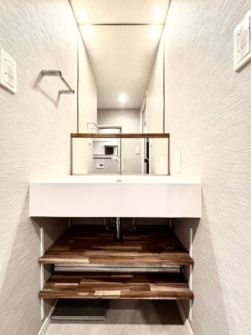 ◆毎日使う場所だから、機能的で使いやすさに配慮したパウダールーム。すっきりと使えるように収納も豊富にご用意しています。