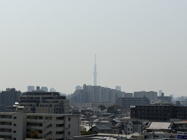 玄関側の眺望です。晴れた日にはスカイツリーが見えます！