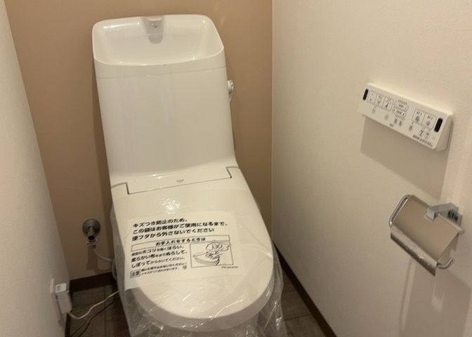 トイレは大きさや形、機能、抗菌性などが異なる多種多彩なタイプが各メーカーから出ています。それぞれに良さがあるため、事前にどういったタイプのトイレがいいのかをご家庭内で決めて、内見に行くといいでしょう。