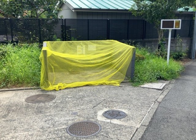 共有部分は、住民なら誰もが使える設備のこと。例えば駐車場やエレベーター、インターネット設備、セキュリティ設備などがあります。他にも、マンションの廊下・外部階段やエントランス・ゴミ置き場などがあります。