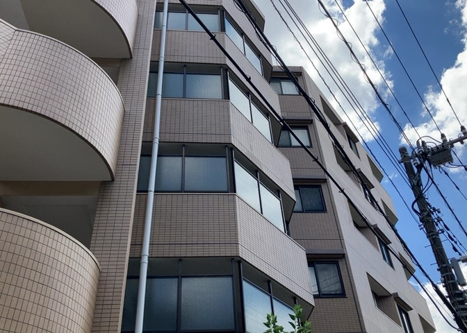 ＳＲＣ造は強度や耐震性の面でもRC造と比べて優れています。そのため、10階建以上の高層または超高層マンションなどの建築にも多く採用されています。柱や梁などのサイズが小さくても高い耐震性を確保できます。