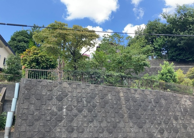 眺望を気にして物件を探す場合、前面に建物が建っていないか現地で確認しましょう！前面に建物があると景色はもちろん、日当たりや風通しにも影響が出てきます。住んだ時のことを想像しながら現地見学をしましょう。