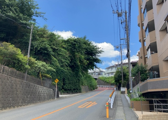 景色重視でお家選ぶをするとスーパーが遠い！学校が遠い！など生活をするうえで利便性で困ることもあります。まず一度現地を見学する際に、周辺の施設などがあるかを確認し、暮らし始めた後のことを想像しましょう。