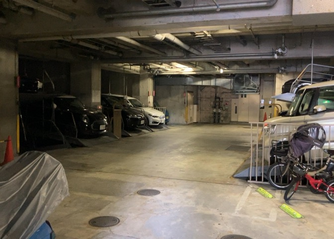 マンションの駐輪場は、事前に空きがあるか確認を取ると安心です。せっかく入居したのに駐輪スペースがない！なんてことになったら大変ですよね。そこで、内見時や購入前にはまず事前に確認しておくと良いでしょう。