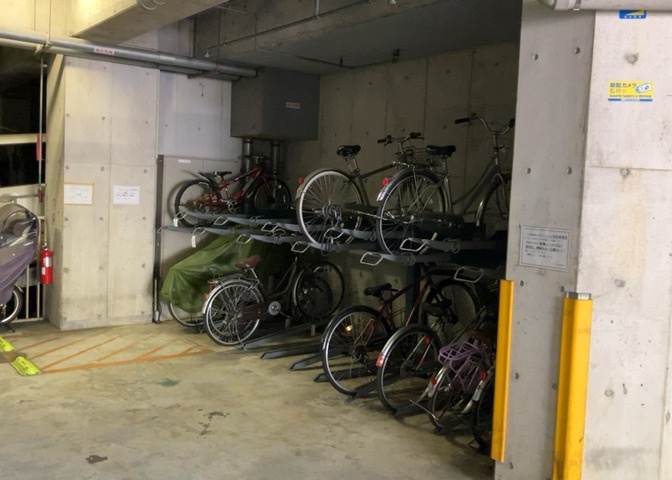 車一台あたりに必要なスペースは、標準サイズの普通自動車で横幅2m50cm、長さ5mは必要になります。ただし、乗降のことも考慮して横幅3m30cm、長さ5m50cmほどは確保できるところを選びましょう。