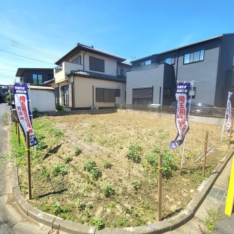 閑静な住宅街・南東南西角地で陽当り良好！広々23.2帖のリビング空間！キッチン・洗面・浴室がまとまった水回り動線で、家事の移動もスムーズです！WIC×2か所・土間収納のある収納豊富な間取りです！