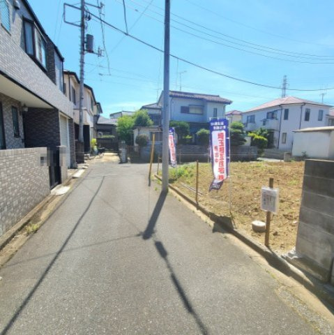 閑静な住宅街・南東南西角地で陽当り良好！広々23.2帖のリビング空間！キッチン・洗面・浴室がまとまった水回り動線で、家事の移動もスムーズです！WIC×2か所・土間収納のある収納豊富な間取りです！