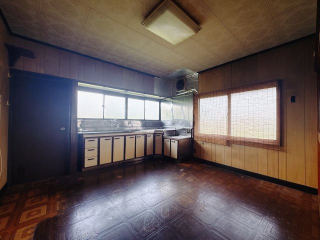 ■キッチン｜お料理時の油の臭いや煙などが隣接するお部屋に充満しにくい造りとなっており、急な来客時にも生活感を見せずに過ごせます♪