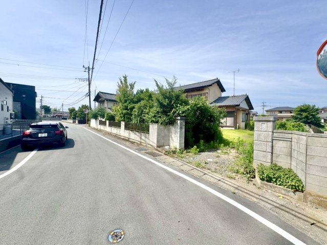 ■外観｜周囲の見渡しが良く、車の出入りの際も安全確認がしやすいため、小さなお子様がいるご家庭でも安心です♪