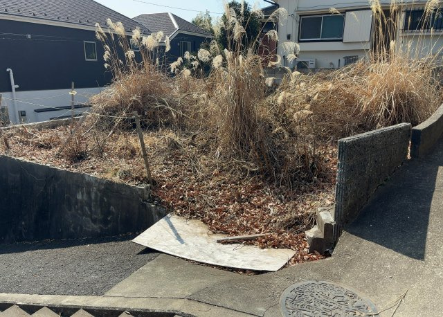 家を建てる前提で土地を探している場合、地盤の丈夫さは譲れない条件の一つです。地盤が脆弱だと追加工事が必要となります。また、過去に地盤沈下や液状化現象を起こした土地は、できるだけ避けた方がいいでしょう。
