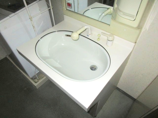 【下呂市少ケ野の中古マンションの独立洗面台】