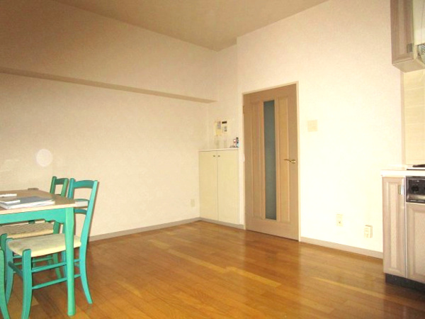 【下呂市少ケ野の中古マンションの居間】