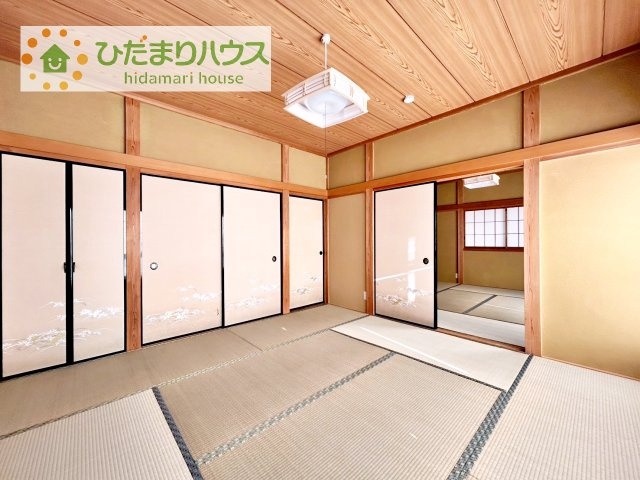 大きなベッドを置いても余裕の広さの主寝室♪