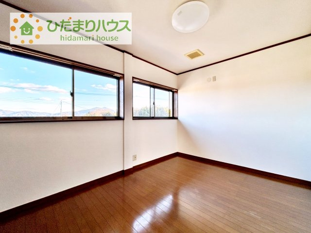 机にベットを置けば子供部屋の完成です！