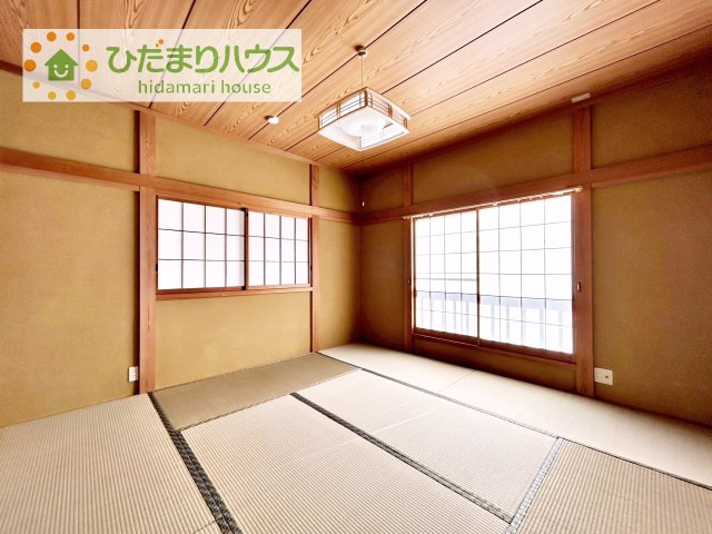 バルコニーに面している居室なので、自然と光が差し込みます♪