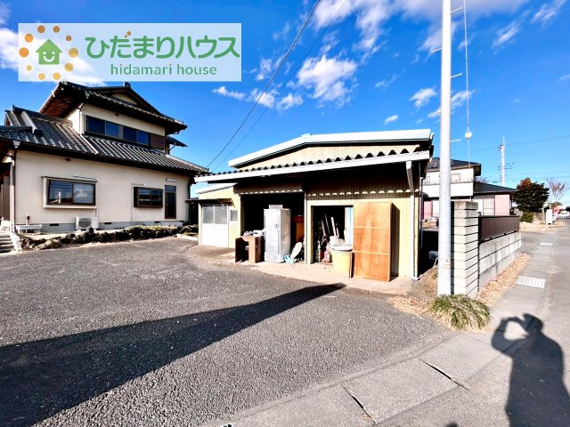 物置き付きで外収納も充実！