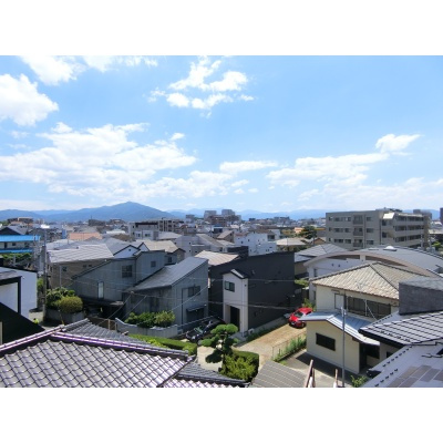屋上からの眺望。遮蔽物がなく遠くまで見渡せます♪