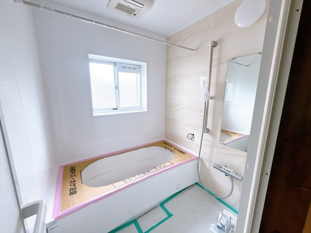 ※リフォーム前の写真になります。　◎閑静な分譲地内の北東角地　◎ゆったりとした広さの間取りが特徴です。　◎現在、内外装の大規模リフォーム中！