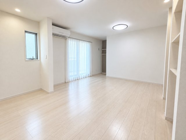 LDK（約18.7帖）　※CG加工により一部家具等を削除しています。