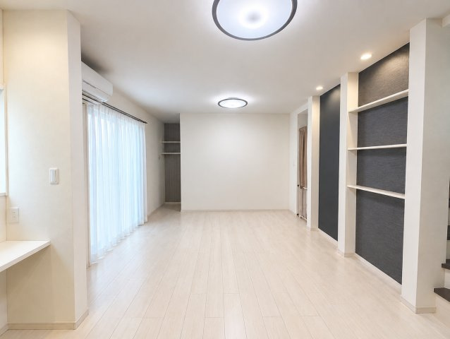 LDK（約18.7帖）　※CG加工により一部家具等を削除しています。