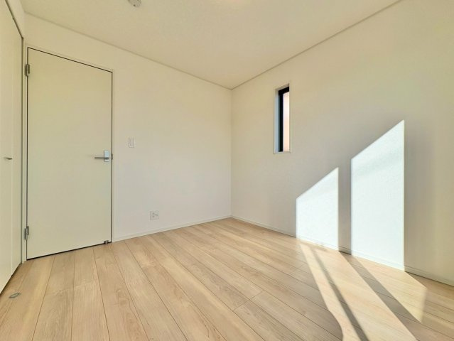 洋室5.2帖・収納付きで、お部屋がすっきり片付きます。