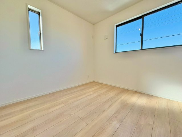 洋室5帖・収納付きで、お部屋がすっきり片付きます。