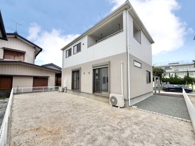 ■庭｜道路から離れたお庭なので小さいお子様が遊んでいても車の心配いらずで安心です♪