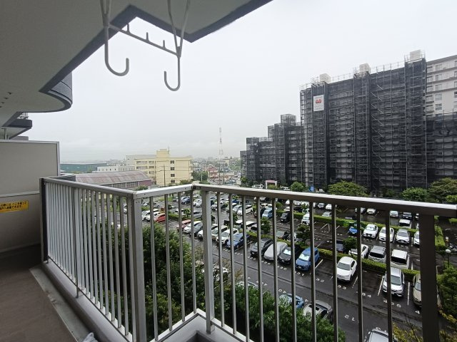開放的で明るい空間を演出してくれるバルコニーです