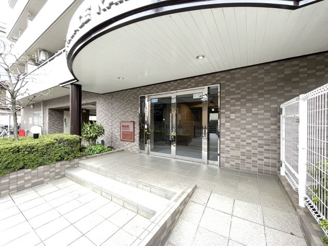 明るく広々としたエントランスが迎えてくれます。