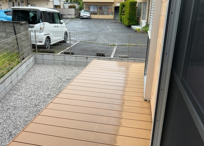 バルコニーは、室外の専用スペースのうち、「屋根がなく開放された空間」であるものを指します。ベランダより広いタイプのものが多く、日当たりもよいため家庭菜園などを楽しみたい人にとって適した環境となります。