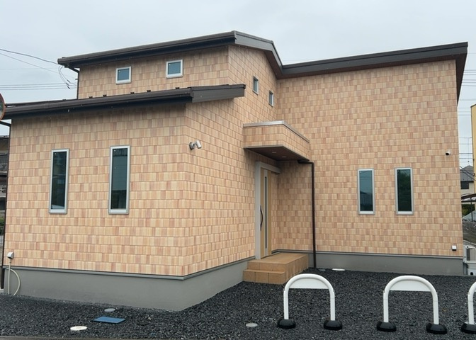 眺望を気にして物件を探す場合、前面に建物が建っていないか現地で確認しましょう！前面に建物があると景色はもちろん、日当たりや風通しにも影響が出てきます。住んだ時のことを想像しながら現地見学をしましょう。
