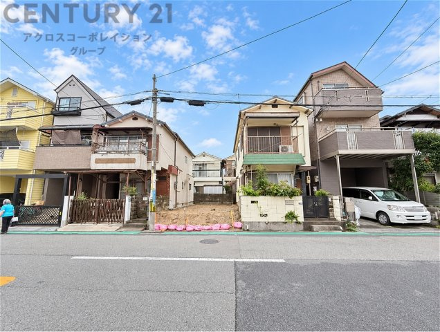 前面の道路幅が約8ｍとゆとりがあります。