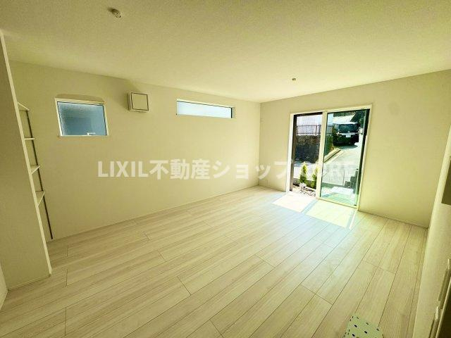 休日はおひさまの光をたっぷりと取りこめるリビングでゆったりと過ごしませんか？　
