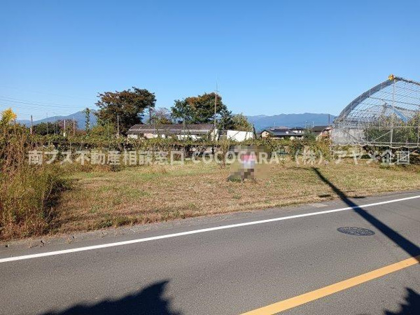 【飯野　２筆分　売地104坪の前面道路含む現地写真】