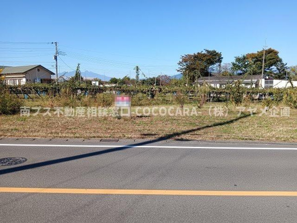 【飯野　２筆分　売地104坪の前面道路含む現地写真】