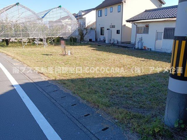 【飯野　２筆分　売地104坪の前面道路含む現地写真】