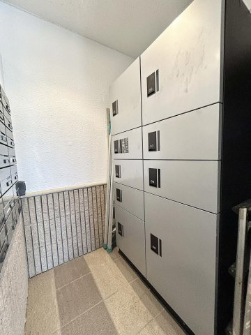 外出が多い方でも楽に荷物を受け取れる宅配ボックス