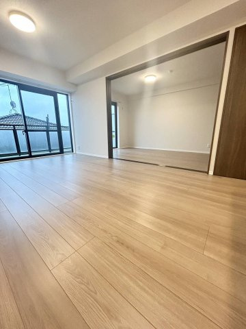 南向きのお部屋になっており、陽当り良好です。