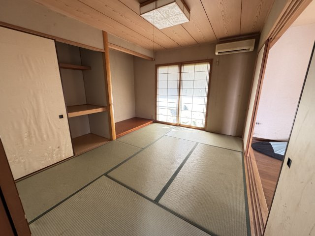 落ち着いた雰囲気の和室付きです