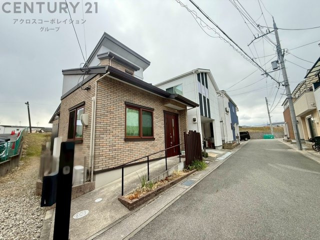 周辺には学校や公園が多く、子供が安心して過ごせるエリアです。