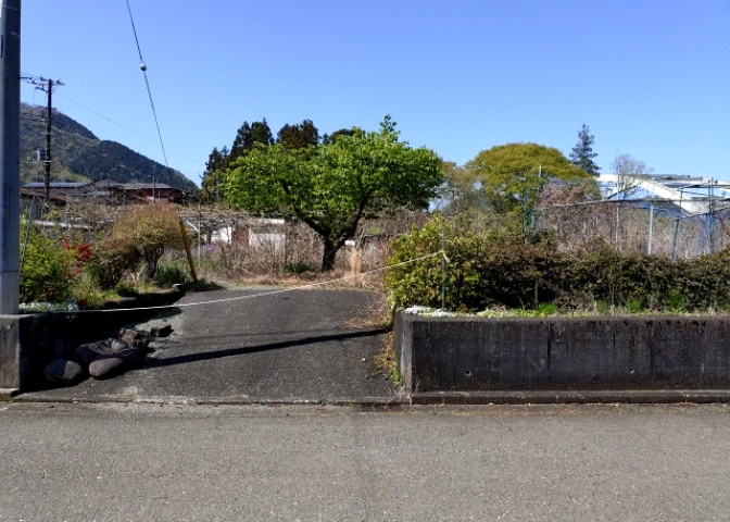 物件の詳細については、現地を見てわかること以外に、役所や法務局などで調べないとわからないことがあります。そのため、現地に行く場合は、もしこの物件を買ったらどのような生活ができるかをイメージしましょう。