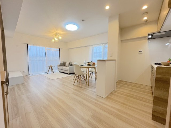 アンピールやよい坂の居間