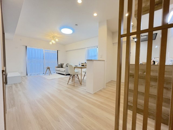 アンピールやよい坂の居間