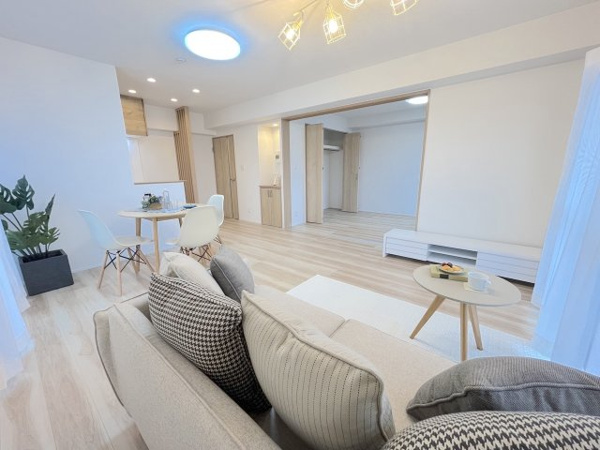 アンピールやよい坂の居間